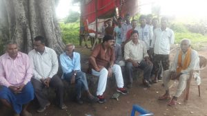 राजनांदगांव जिला पंचायत उपाध्यक्ष सुरेंद्र दाऊ ने  अकाल ग्रस्त ग्रामों का दौरा किया